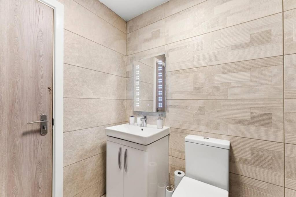 Modern Spacious Three Bedrooms With Private Garden Cardiff Exterior foto